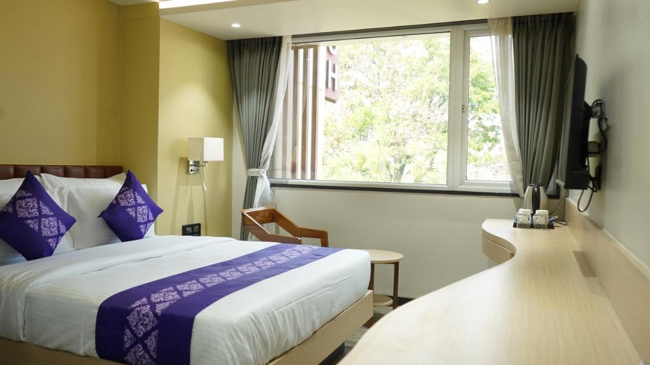 Purple Beds By Vits Dwarkesh, Surat Hotel Salabatpura Exterior photo