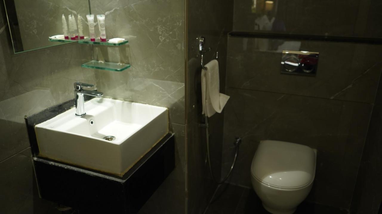 Purple Beds By Vits Dwarkesh, Surat Hotel Salabatpura Exterior photo