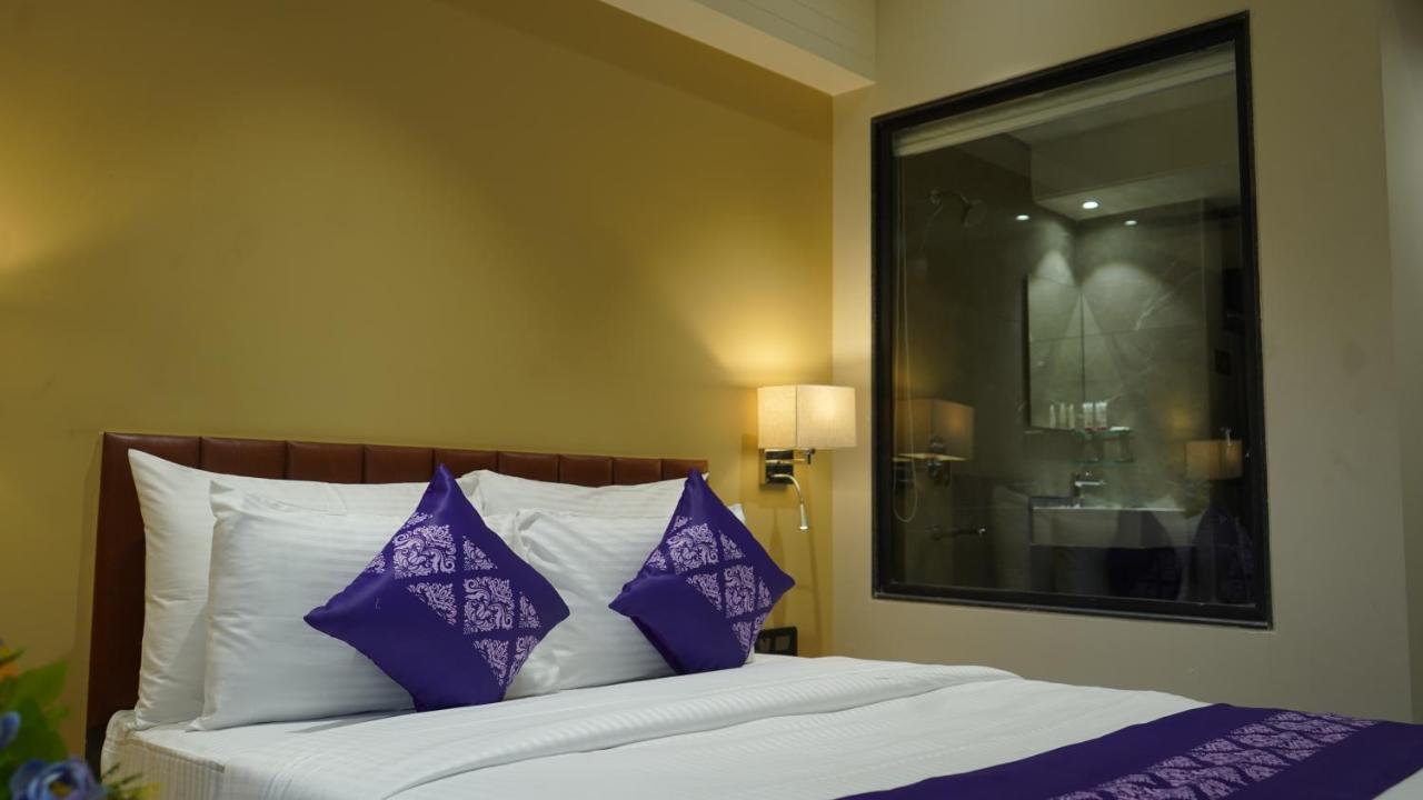 Purple Beds By Vits Dwarkesh, Surat Hotel Salabatpura Exterior photo