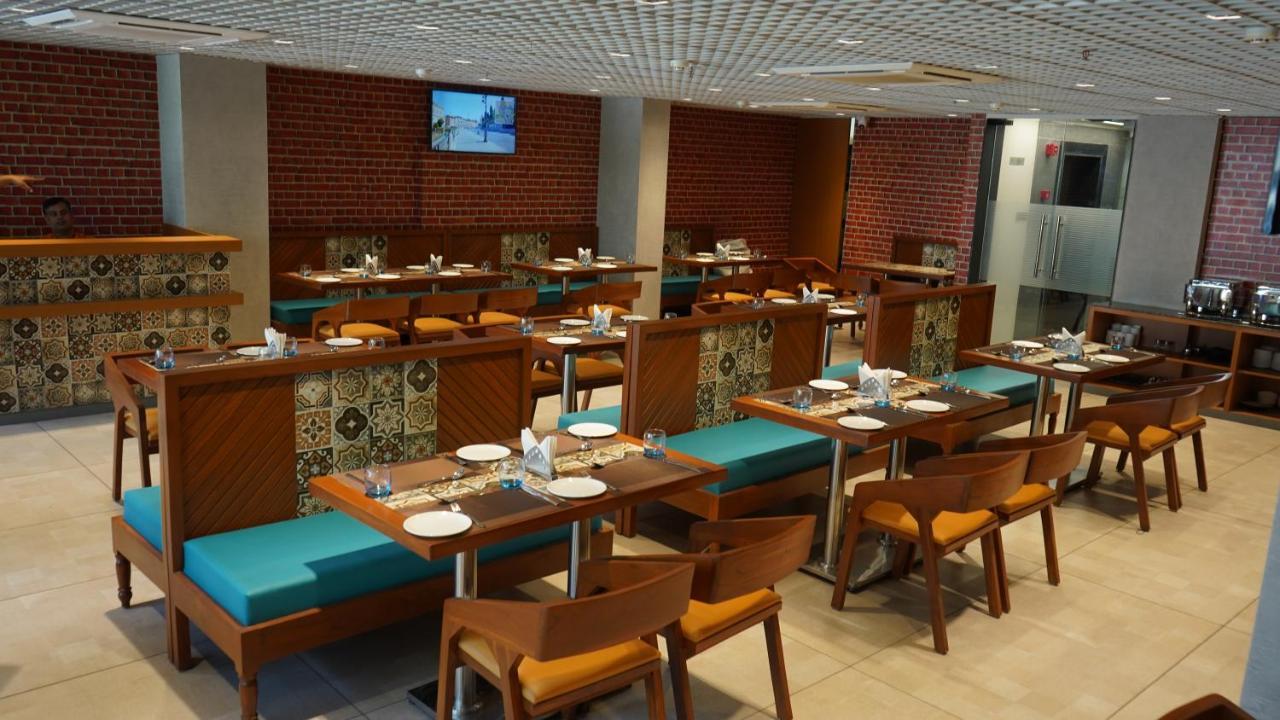 Purple Beds By Vits Dwarkesh, Surat Hotel Salabatpura Exterior photo