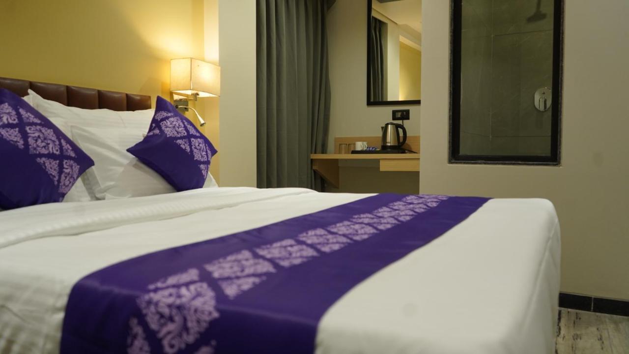 Purple Beds By Vits Dwarkesh, Surat Hotel Salabatpura Exterior photo