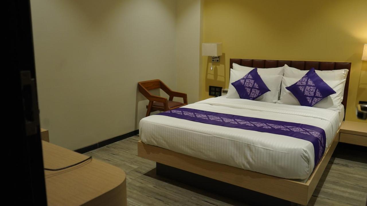 Purple Beds By Vits Dwarkesh, Surat Hotel Salabatpura Exterior photo