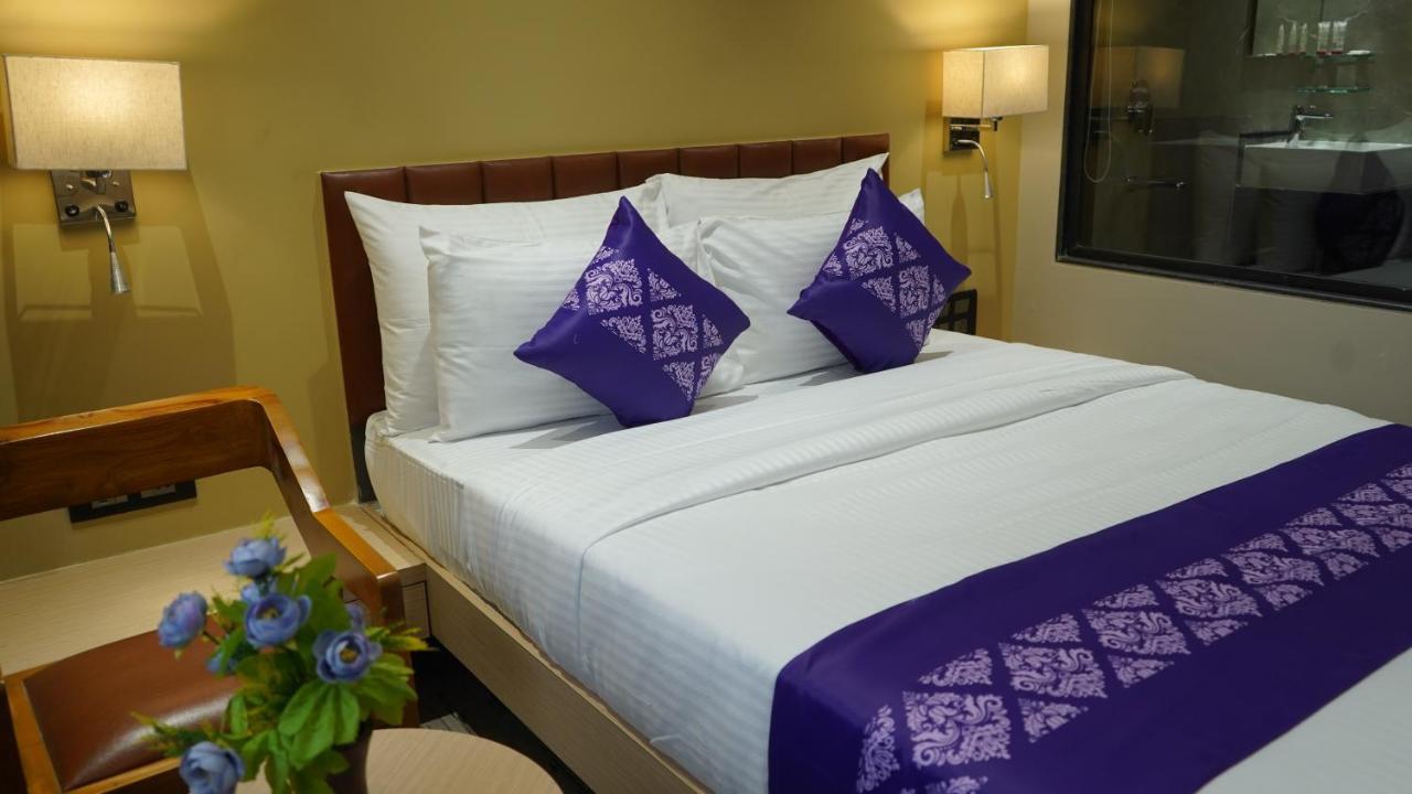 Purple Beds By Vits Dwarkesh, Surat Hotel Salabatpura Exterior photo