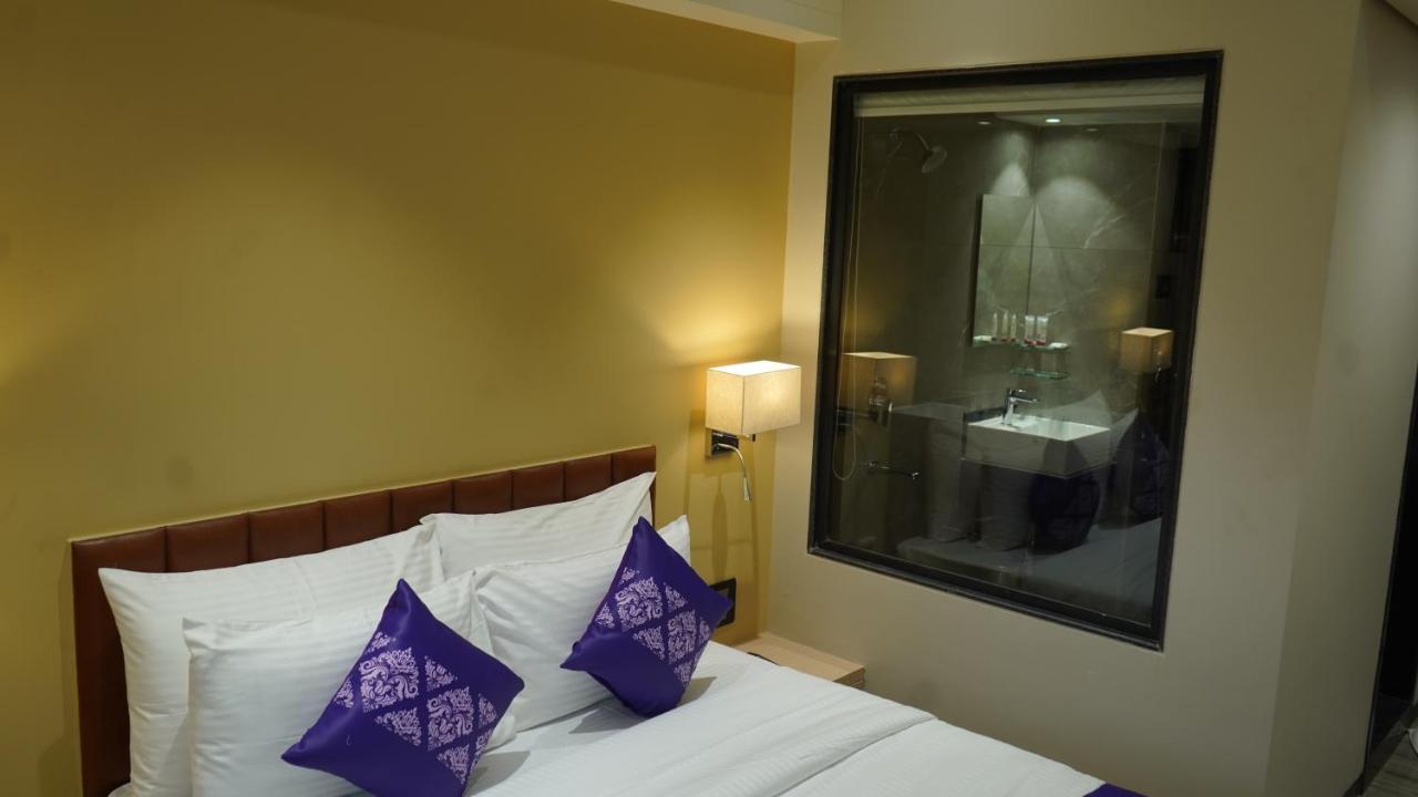 Purple Beds By Vits Dwarkesh, Surat Hotel Salabatpura Exterior photo