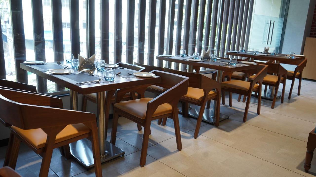 Purple Beds By Vits Dwarkesh, Surat Hotel Salabatpura Exterior photo