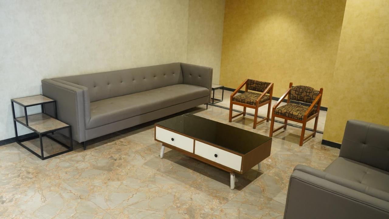 Purple Beds By Vits Dwarkesh, Surat Hotel Salabatpura Exterior photo