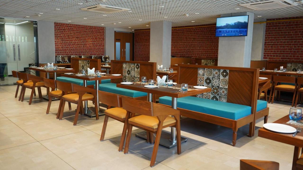 Purple Beds By Vits Dwarkesh, Surat Hotel Salabatpura Exterior photo