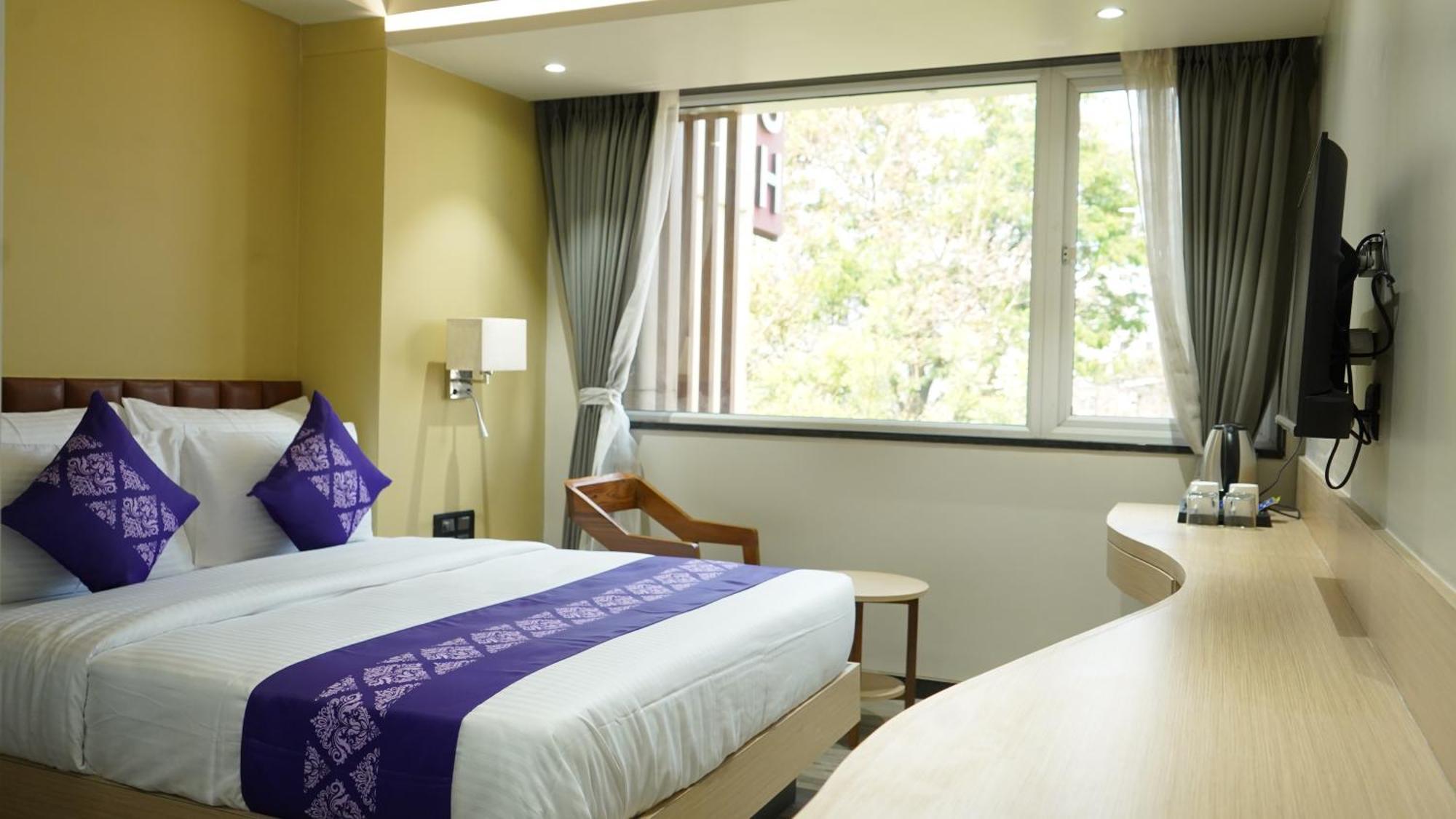 Purple Beds By Vits Dwarkesh, Surat Hotel Salabatpura Exterior photo