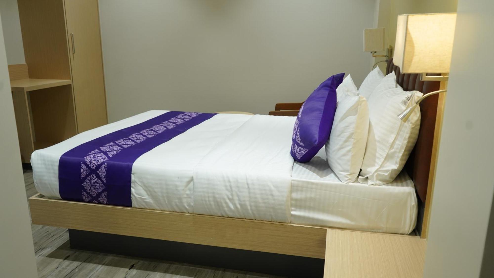 Purple Beds By Vits Dwarkesh, Surat Hotel Salabatpura Exterior photo