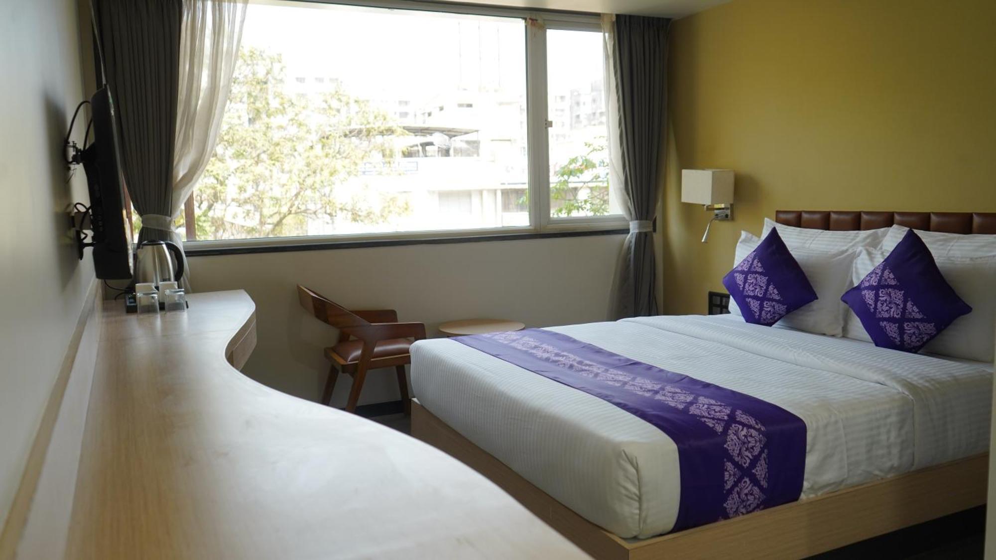 Purple Beds By Vits Dwarkesh, Surat Hotel Salabatpura Exterior photo