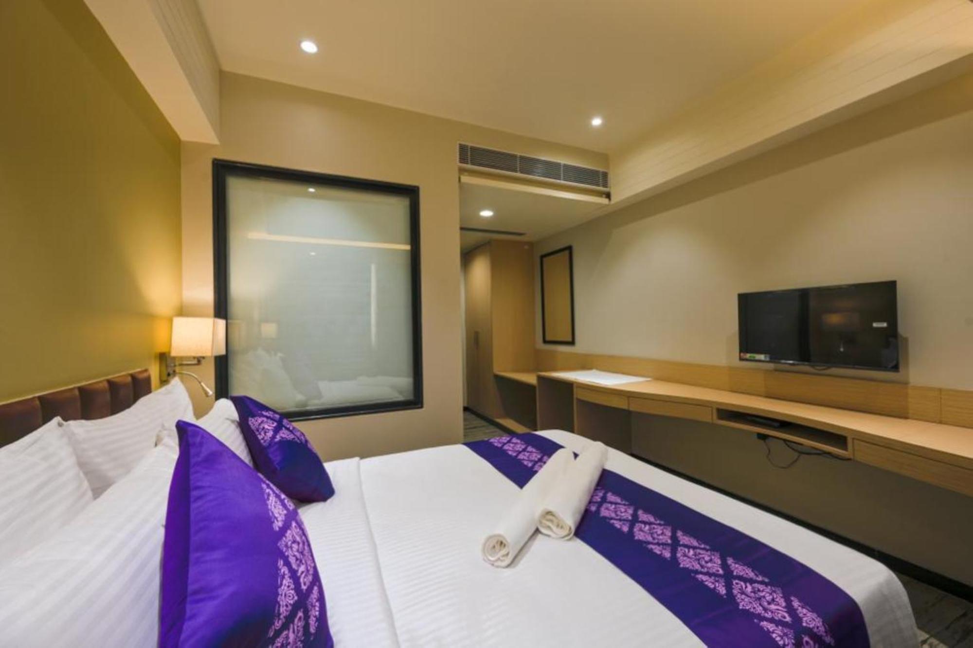 Purple Beds By Vits Dwarkesh, Surat Hotel Salabatpura Exterior photo